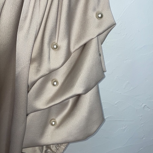 Roz & Ali Ruffle Sleeve on or off shoulder top - Picture 10 of 11